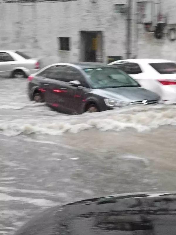 水浸街又来了！雷雨大风+暴雨预警生效！地质灾害预警三级！