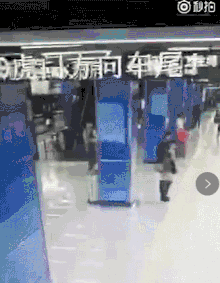 变态！事发东莞地铁站！女士们一定要看！！！