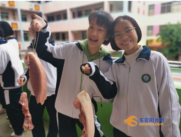 东莞这家学校要火了！期末竟然给学生奖猪肉！太“壕”了！