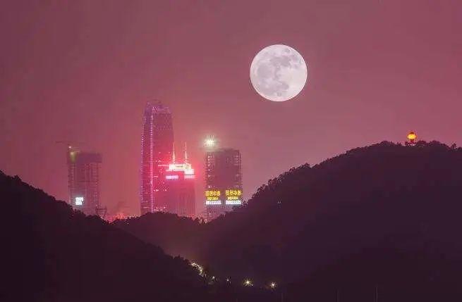今晚！超级月亮又来了！这将是2020年最后一次！