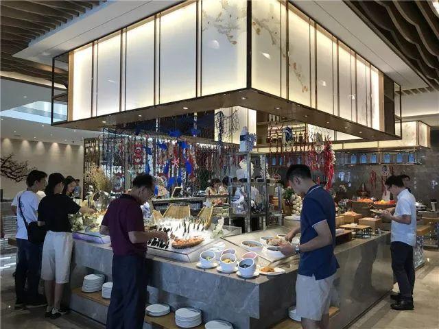 【双人份】180元抢康帝酒店超豪华自助餐！3只手指粗的蟹腿，巴掌大的鲍鱼任你吃...