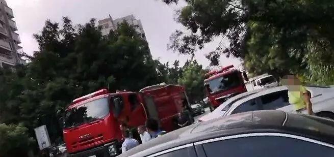 东莞一小区高层住户突发大火！现场浓烟滚滚……