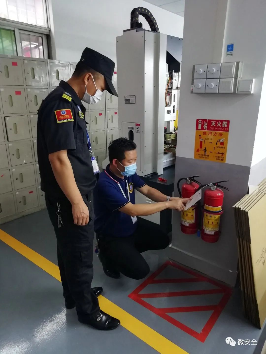 突发! 东莞寮步某店铺突发火灾, 现场火势猛烈, 浓烟滚滚!