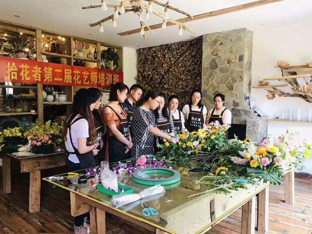 抢疯了！9.9元秒杀10只玫瑰花！限时抢！手慢无！