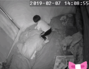 一男婴过年期间遭4岁女童暴打！男婴妈妈却只能忍气吞声？