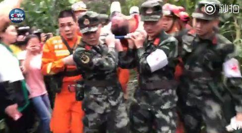 刚刚，噩耗再次传来！13人死亡200伤！7岁儿子遇难，爸爸失声痛哭