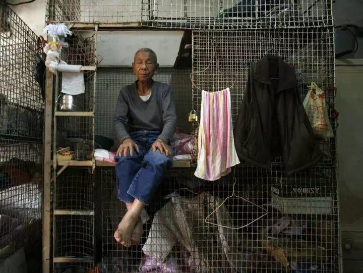 见过香港的"棺材房"，才知道自己住在东莞有多幸福！