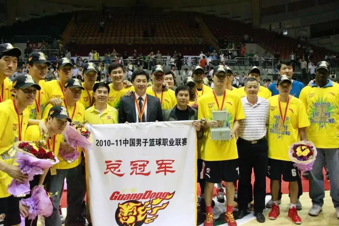 又夺冠了！广东宏远：今晚，请叫我九冠王！