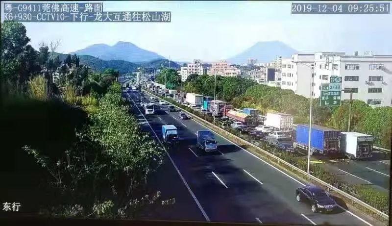 车龙十公里长！走这段路的东莞的司机大哥，注意提前绕行​！