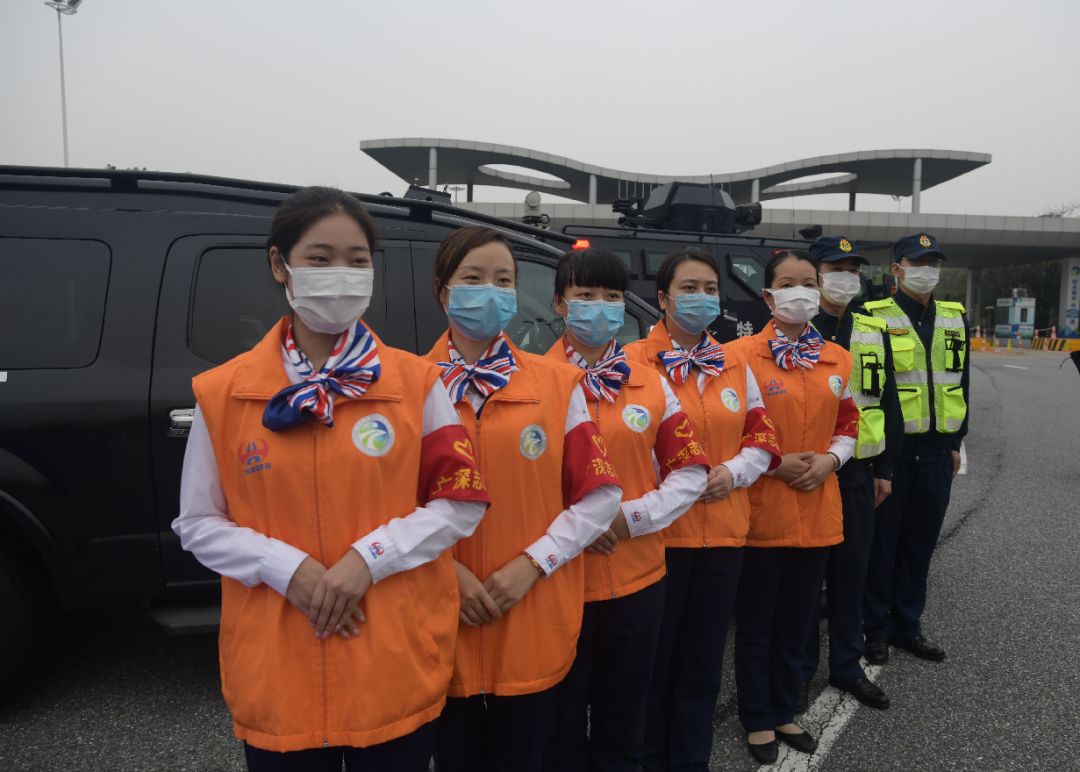 转发点赞！东莞英雄回来了！全城亮灯，第一张图就戳中泪点