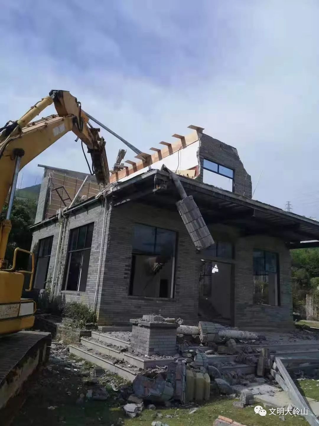 东莞1栋2万㎡建筑被拆除！现场视频曝光！