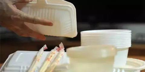 太恶心！央视曝光：你的外卖盒！