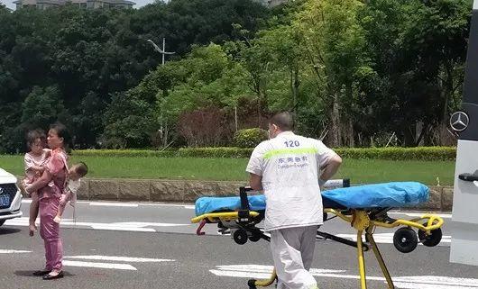 突发！一男司机在东莞大道被撞得头破血流！