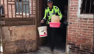 东莞一间民房突然倒塌，现场一片狼藉！这类房屋尽量远离！