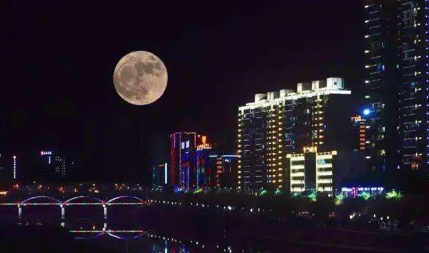 今晚！超级月亮又来了！这将是2020年最后一次！