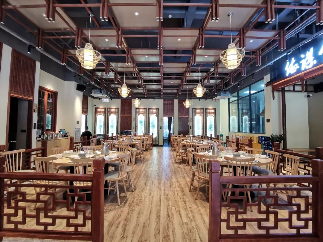 00瓶啤酒福利大放送！59元抢购原价1089元的【依谋食府】超值烧烤4人餐，烤生蚝•烤鲫鱼•烤串"