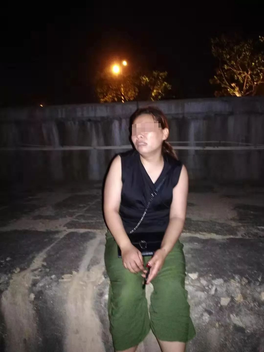 儿子收到妈妈被绑架视频, 只穿内衣, 嘴贴黑胶, 五花大绑! 真相惊掉下巴！