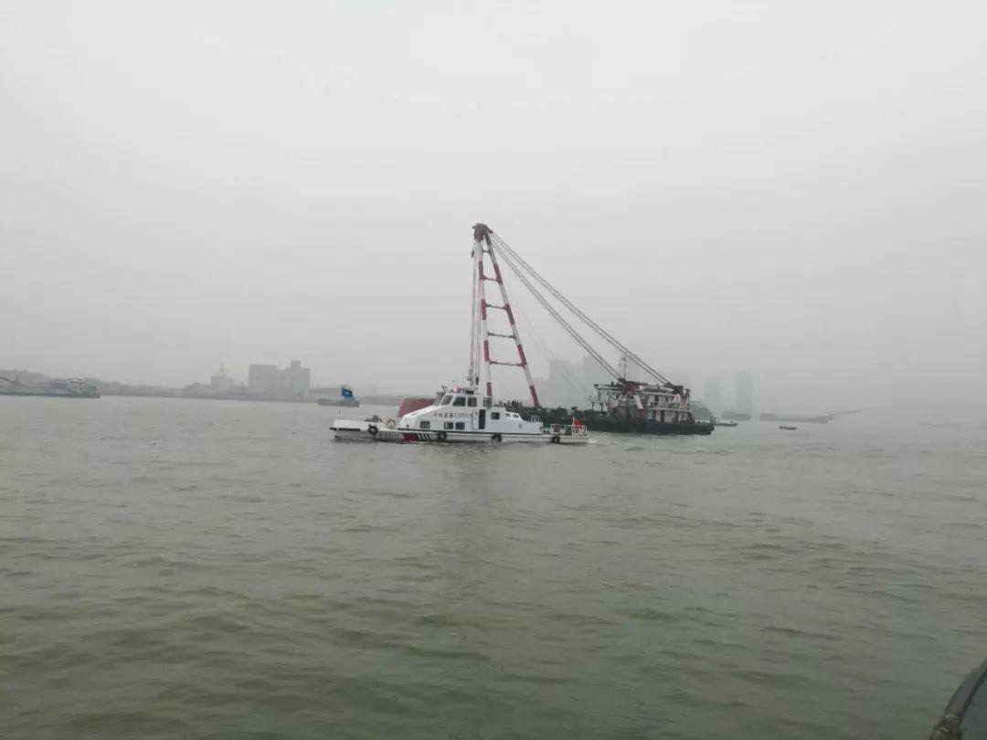 突发！东莞西大坦水域一艘货船沉没！
