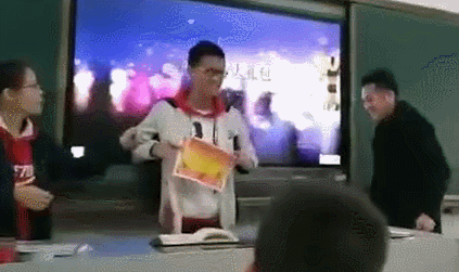 东莞这家学校要火了！期末竟然给学生奖猪肉！太“壕”了！