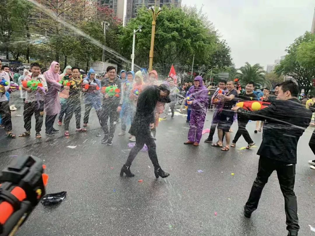 卖身节上这些人，请你立即离开东莞！朋友圈已经传疯了！