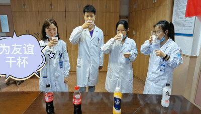 瓶≈15块方糖！测评18款饮料含糖量，最高的竟是TA！东莞人都喝过！"