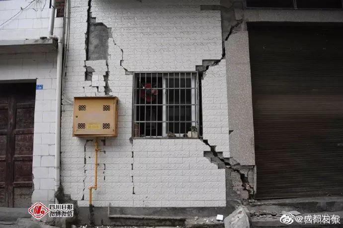 刚刚，噩耗再次传来！13人死亡200伤！7岁儿子遇难，爸爸失声痛哭