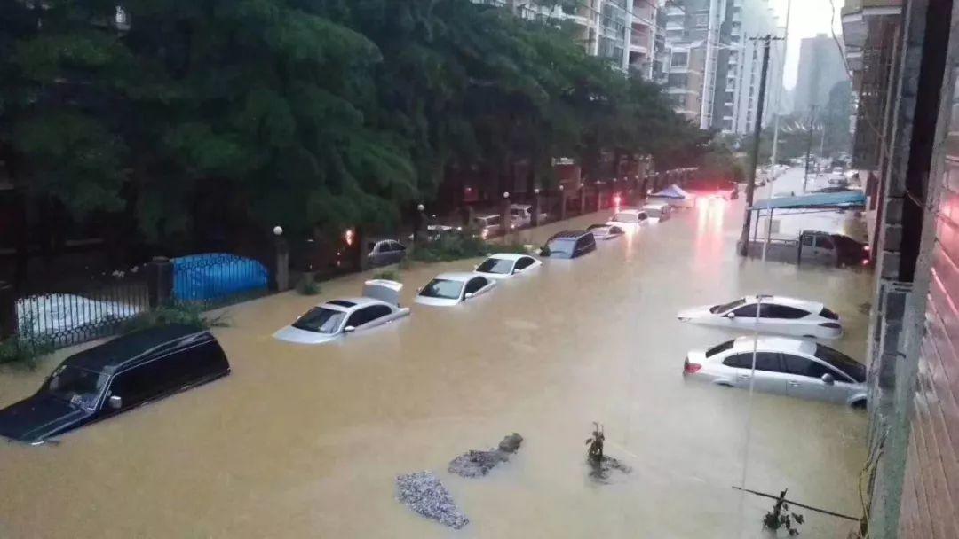 可怕！今早东莞多地严重水浸！未来几天将发生暴雨到大暴雨+8级大风.........