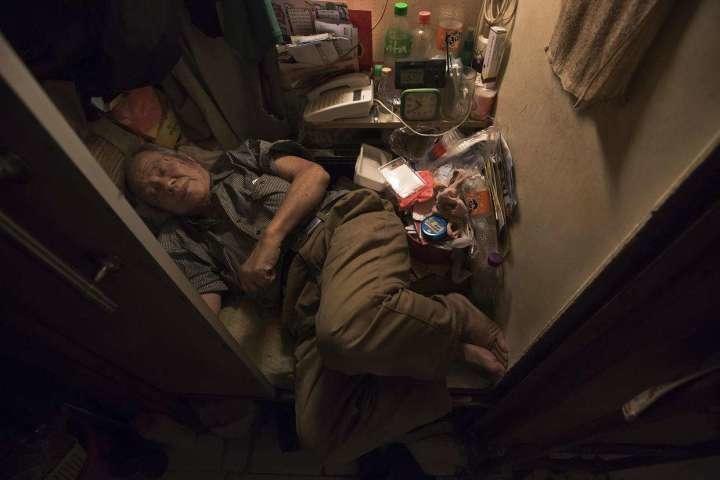 见过香港的"棺材房"，才知道自己住在东莞有多幸福！