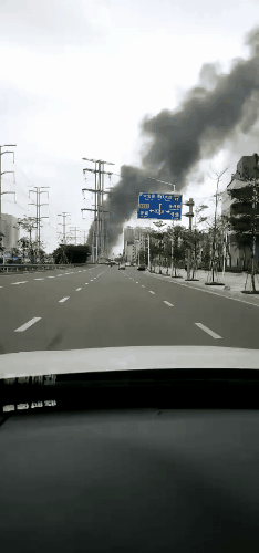 突发！今天早上连发两起重大火灾！出动10多辆消防车！