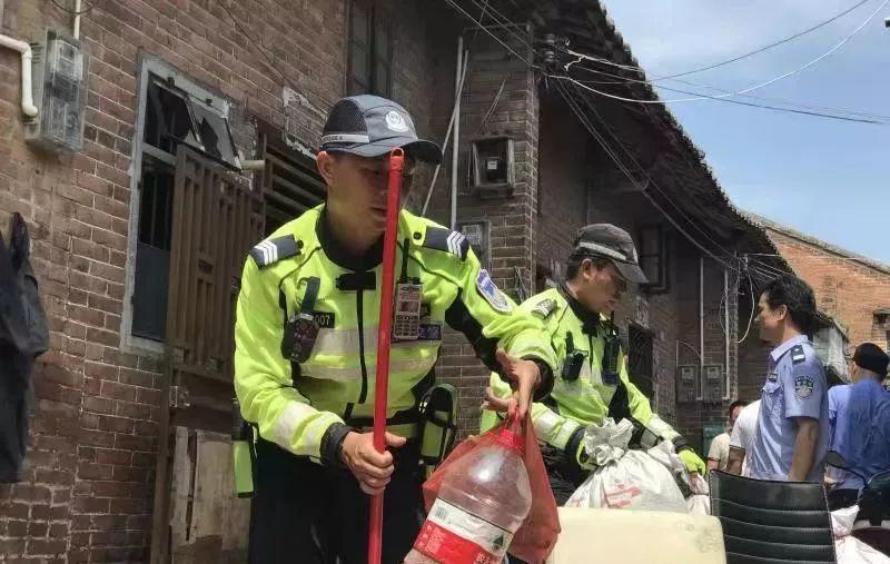 东莞一间民房突然倒塌，现场一片狼藉！这类房屋尽量远离！