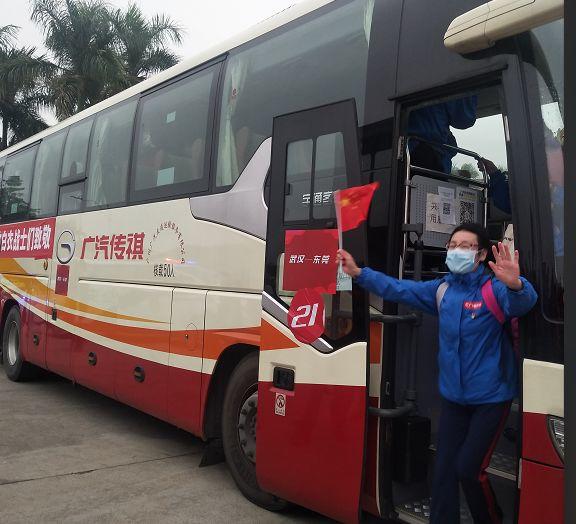 转发点赞！东莞英雄回来了！全城亮灯，第一张图就戳中泪点