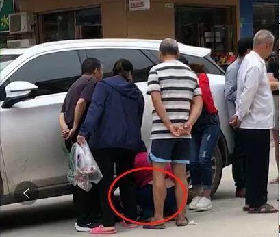 揪心！东莞一孩子被卷入车底！