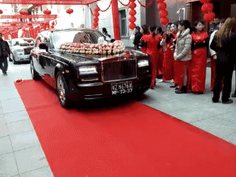 广东真正的土豪婚礼！豪车游艇328围酒席！唔收利是，每人还发500蚊！