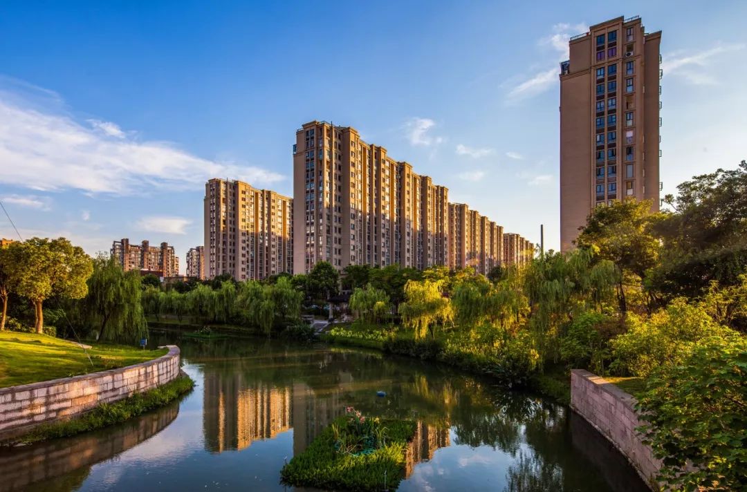 崩溃了！在东莞工资低于8301元，你们是怎么活下来的？