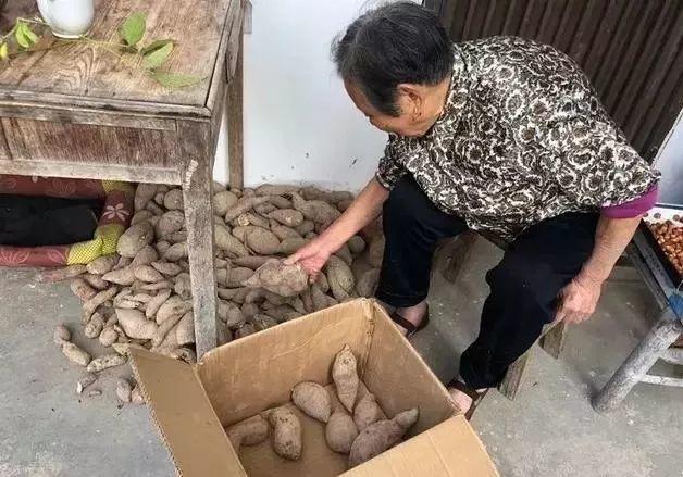 返程行李箱霸屏，可尴尬一幕出现了……一大波媳妇集体吐槽