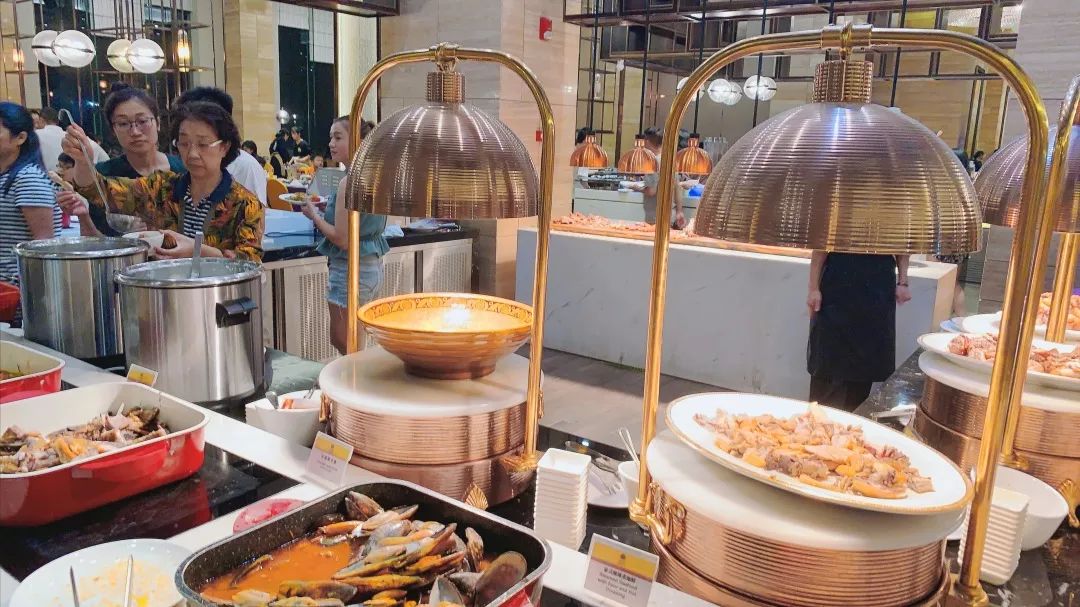 【东莞·5星汇景自助餐】爆款来袭~99.9元东莞汇景酒店雅琴西餐厅自助晚餐~日料、刺身、海鲜、中菜···100+菜款海量任吃！