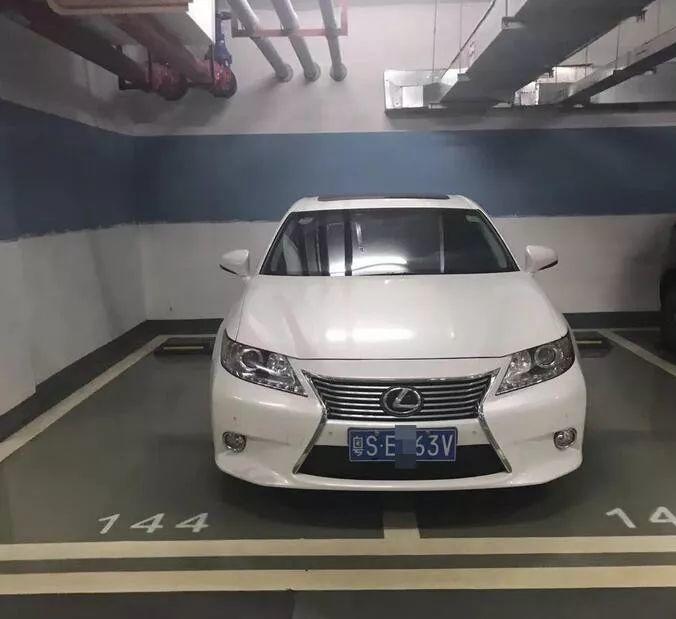 东莞有谁认识这部粤S跑车！告诉他，他要火了！