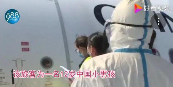 2岁男孩独自回国，戴口罩20小时不吃不喝！医生发现异常……"
