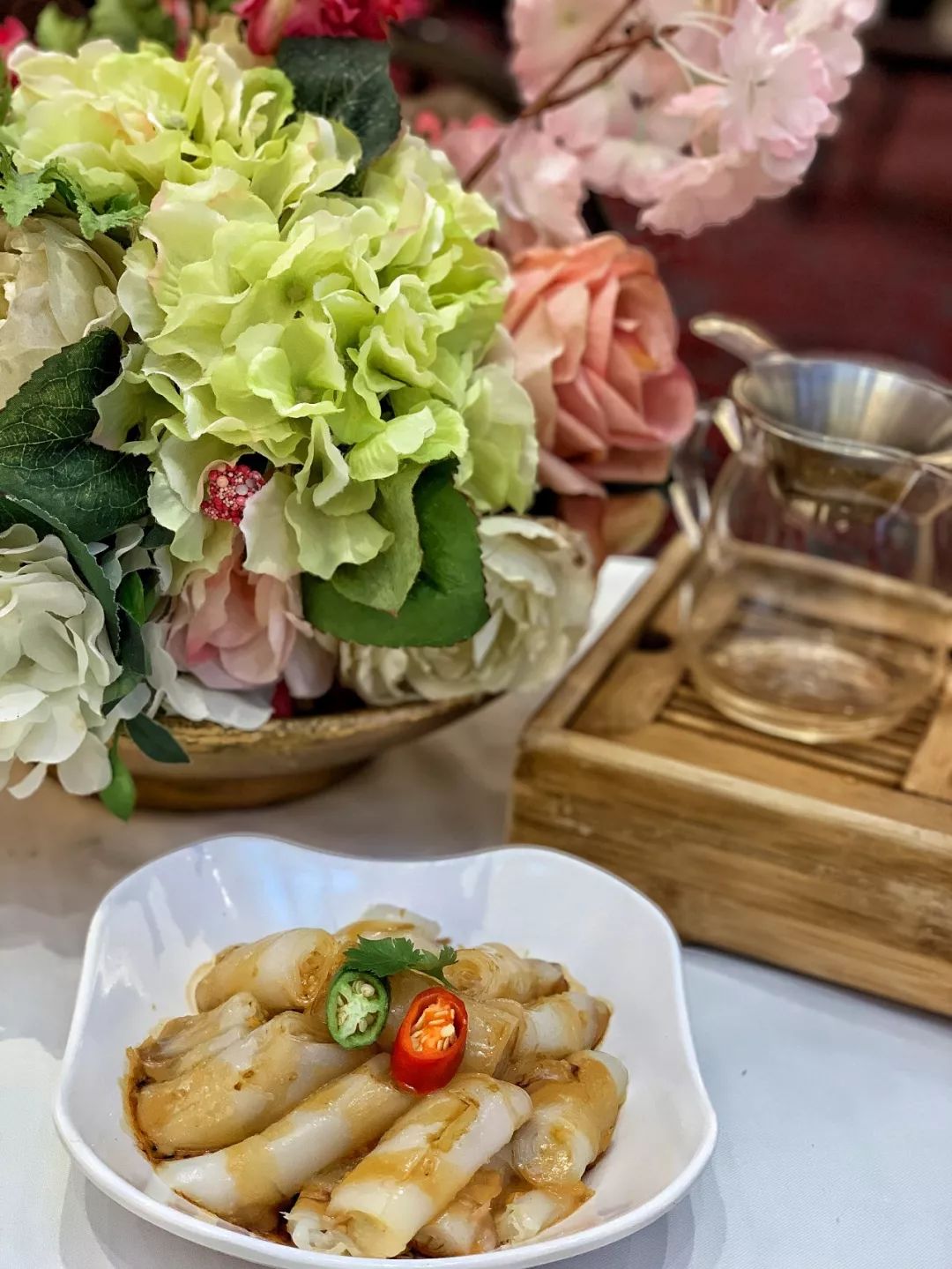 【两店通用】经典粤式味，98元抢购【稻香酒家】精选3-4人餐，川味口水鸡•云霄黄金焗虾•柠檬蛋散多种菜品