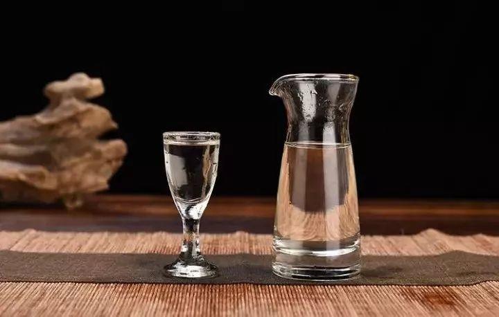 郭大师 · 15年丨为什么懂行的老酒客们都爱年份老酒？看完恍然大悟