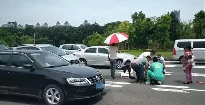 突发！一男司机在东莞大道被撞得头破血流！