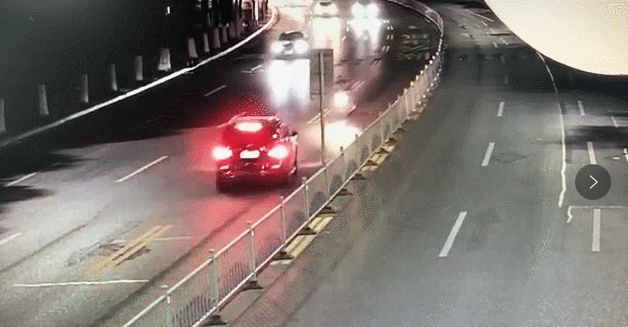 潮汐车道逆行！东莞男子正面与轿车相撞！现场惨烈！