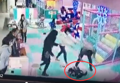 东莞一家长出拳暴打别人家孩子！竟因...