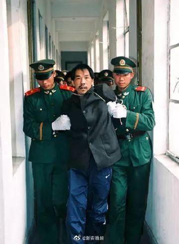当年枪战视频曝光！色诱劫杀、身负7命的"蛇蝎美人"落网，其原身份竟是……