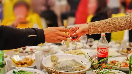 又喝死一个！年仅35岁，家里还有3个孩子…东莞人别再劝酒了！
