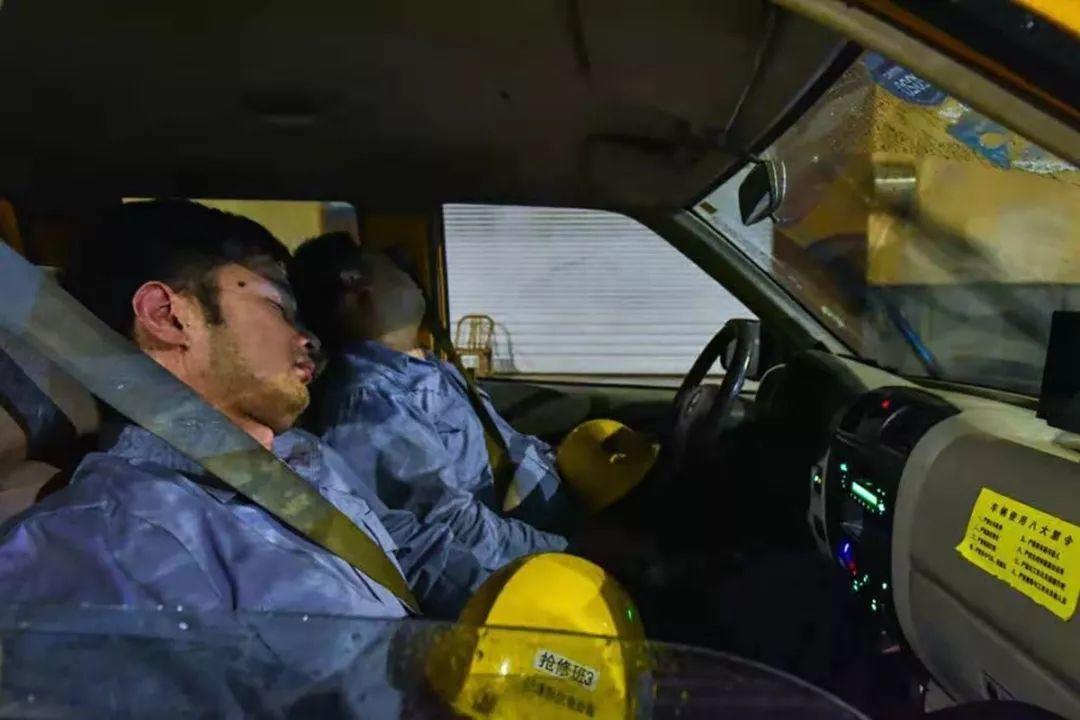 最强台风！32人遇难！已造成157亿损失，他救出6人，却与母亲永别