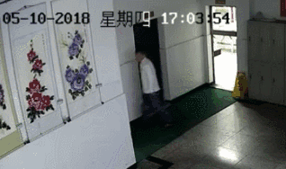 变态！事发东莞地铁站！女士们一定要看！！！