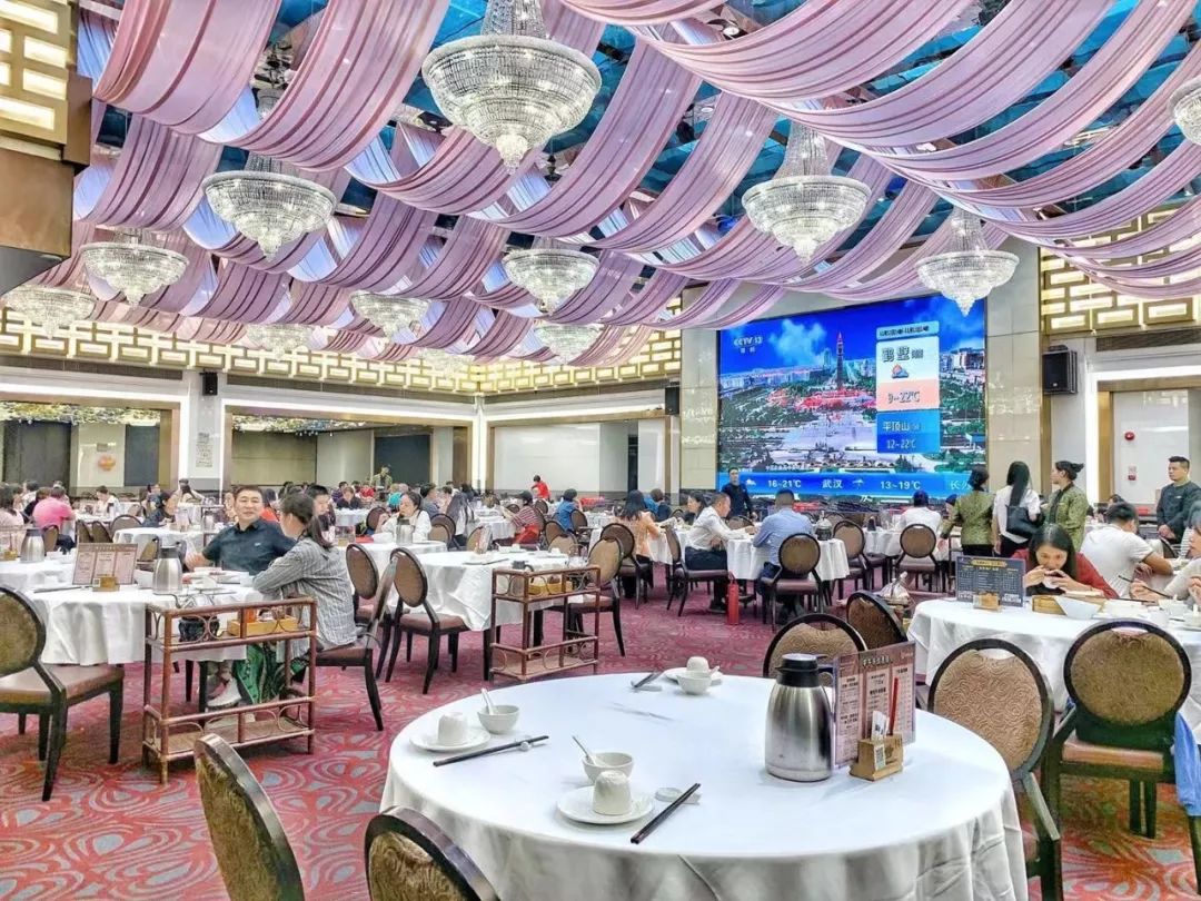 【两店通用】经典粤式味，98元抢购【稻香酒家】精选3-4人餐，川味口水鸡•云霄黄金焗虾•柠檬蛋散多种菜品