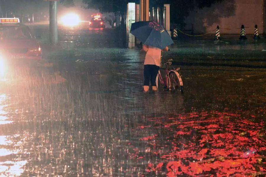 水浸街又来了！雷雨大风+暴雨预警生效！地质灾害预警三级！