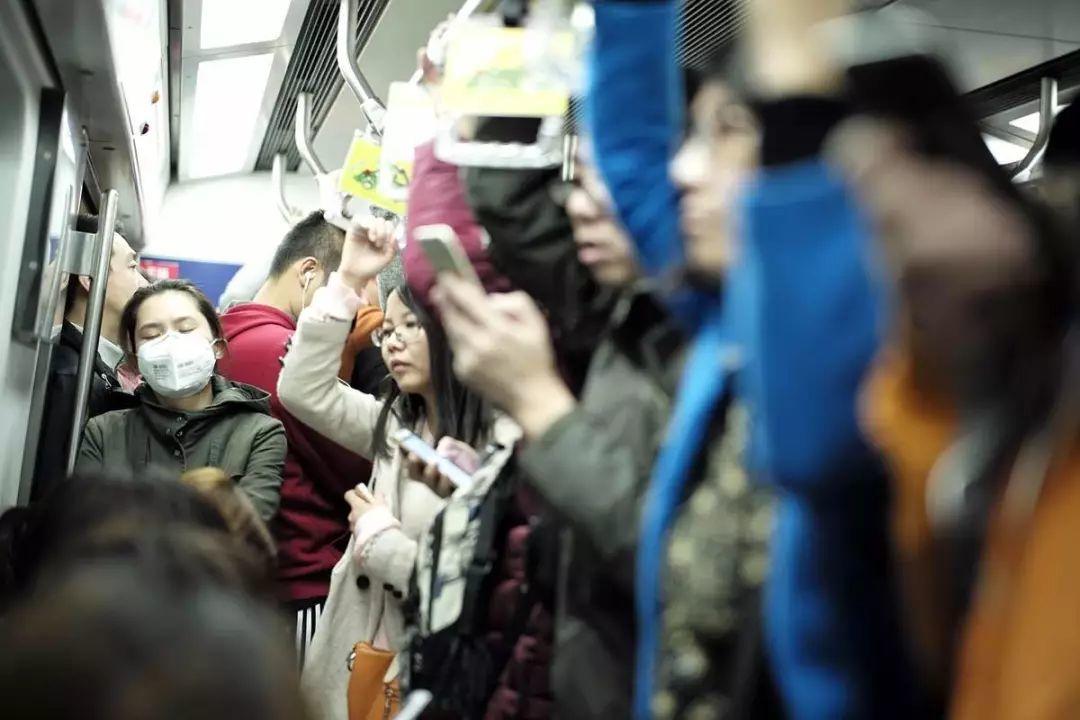 “在东莞月薪5000，今年我不敢回家过年...”成年人回家过年究竟有多难？